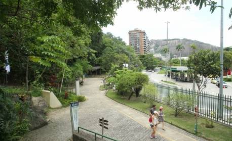 Após vídeos de Frejat e Roberto Menescal, Paes desmente que prefeitura autorizou a construção de prédio no Parque da Catacumba