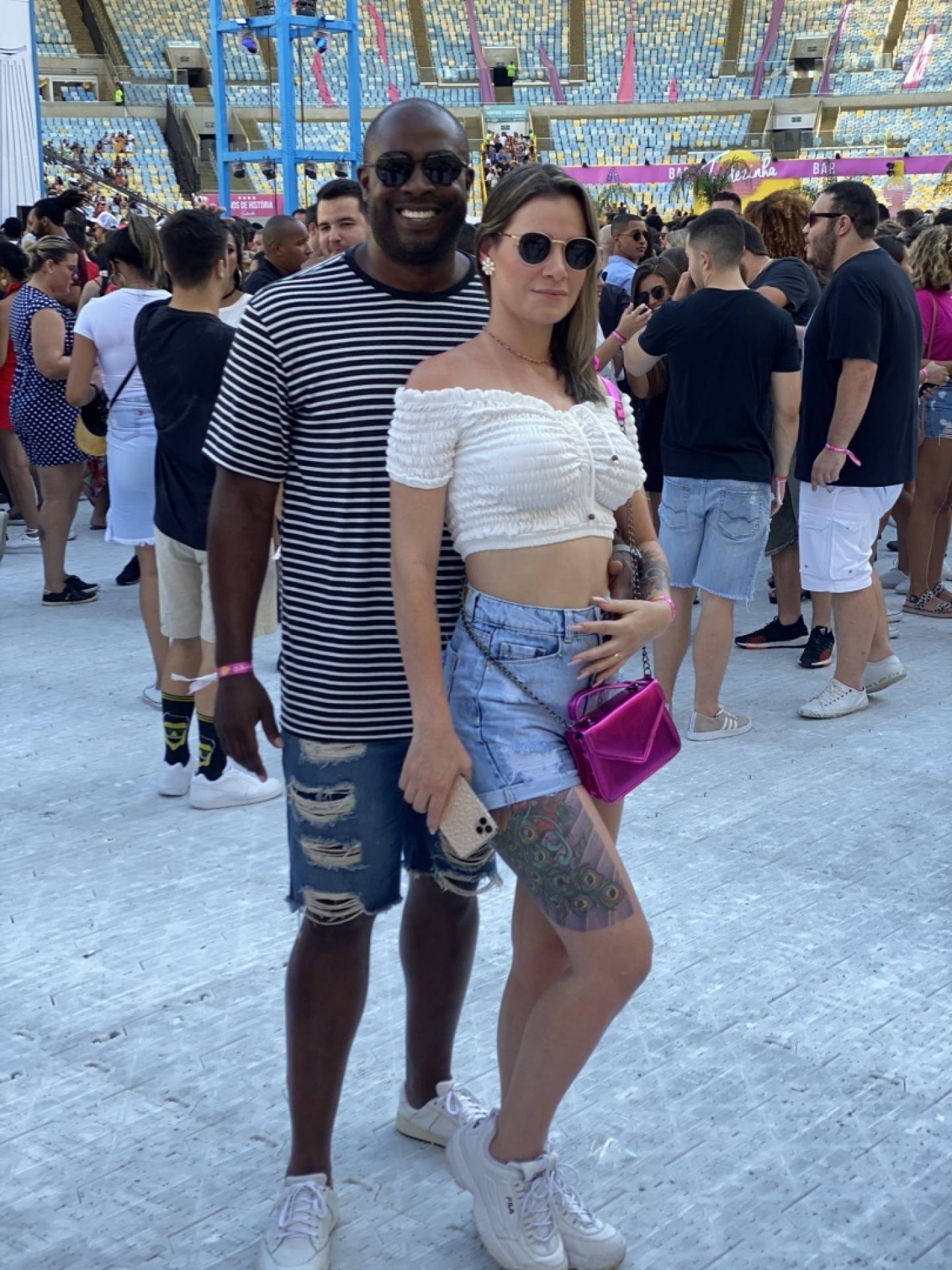 O influenciador Wallace Neguere e sua mulher - reprodução Twitter