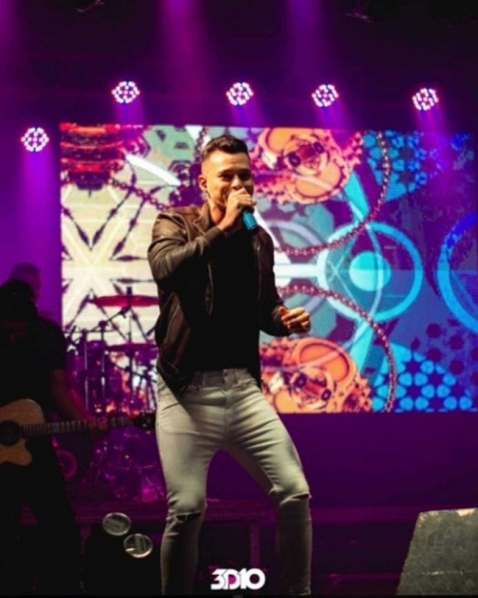 Alex Júnior, do hit 'Sextafeira sua linda', retorna ao Brasil depois