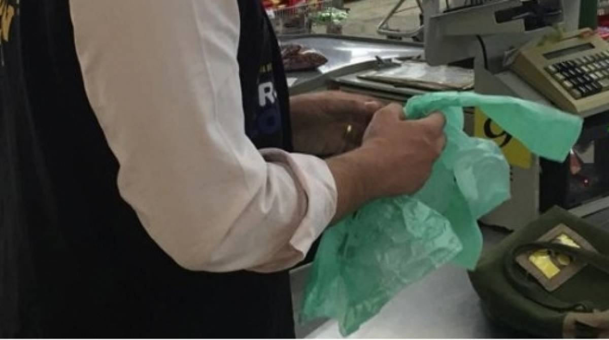 Empacotadores agilizariam o tempo dentro dos estabelecimentos - Divulgação