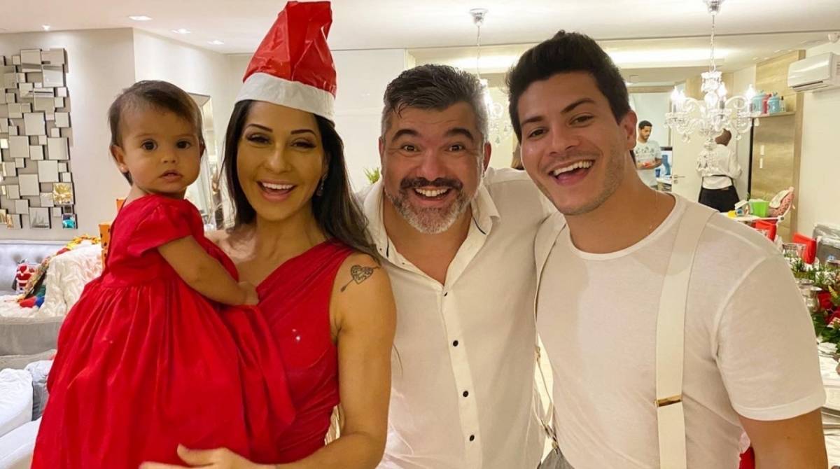 Arthur Aguiar, Mayra Cardi, Sofia Cardi Aguiar e empresário Leo Reis