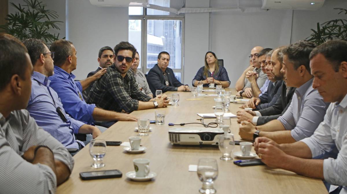 Ator do Porta dos Fundos durante depoimento sobre ataque à produtora na sede da Polícia Civil - Reginaldo Pimenta 