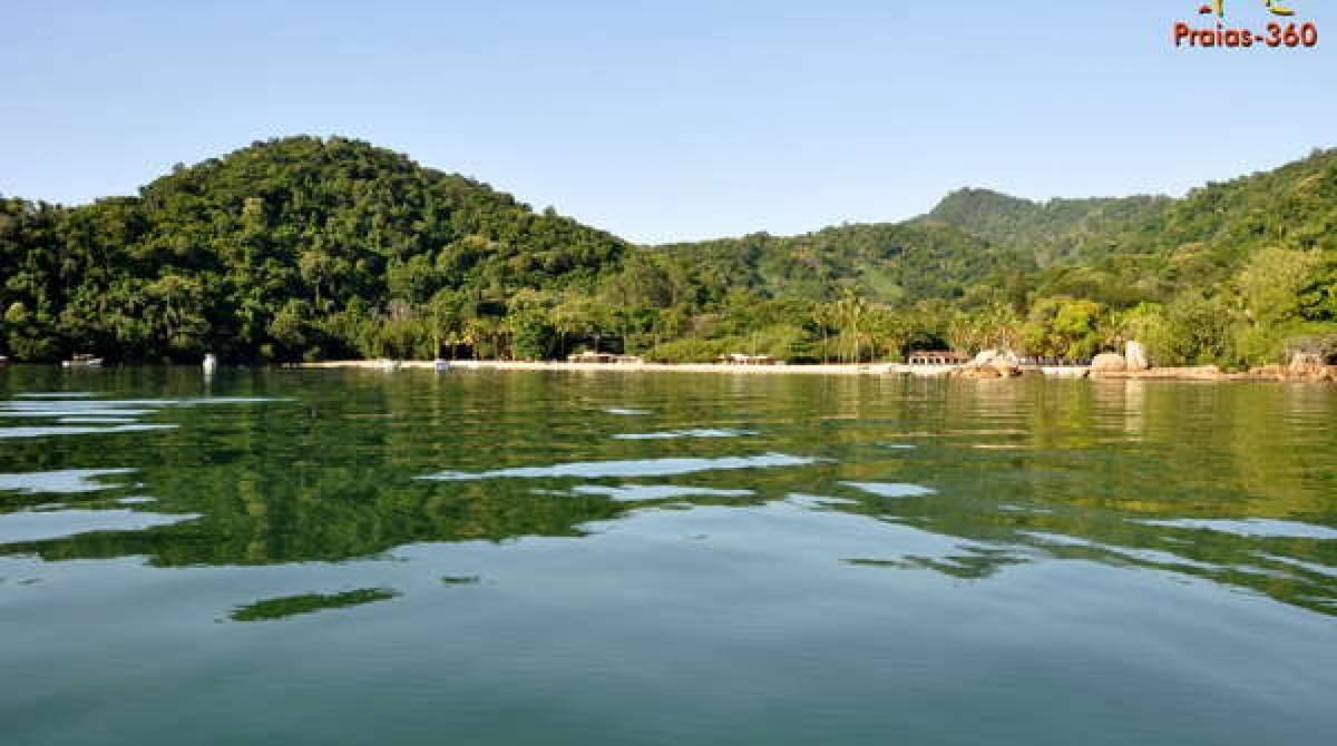 Praia de Quatiquara, em ItaguaÃ