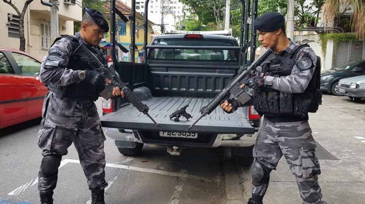 Arma apreendida com os suspeitos - Divulgação / Polícia Militar