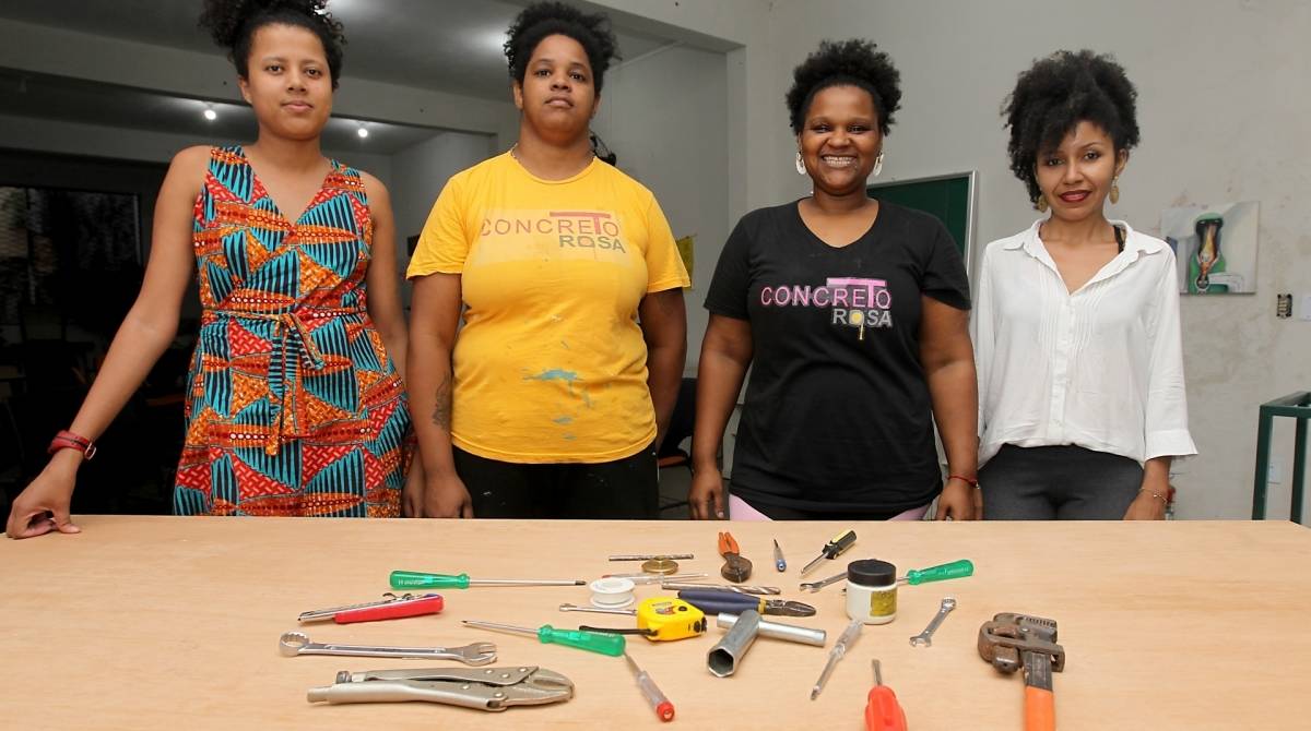 Geisa Garibaldi (de amarelo) decidiu abrir a Concreto Rosa para fazer trabalho todo voltado às mulheres - Luciano Belford/Agência O Dia