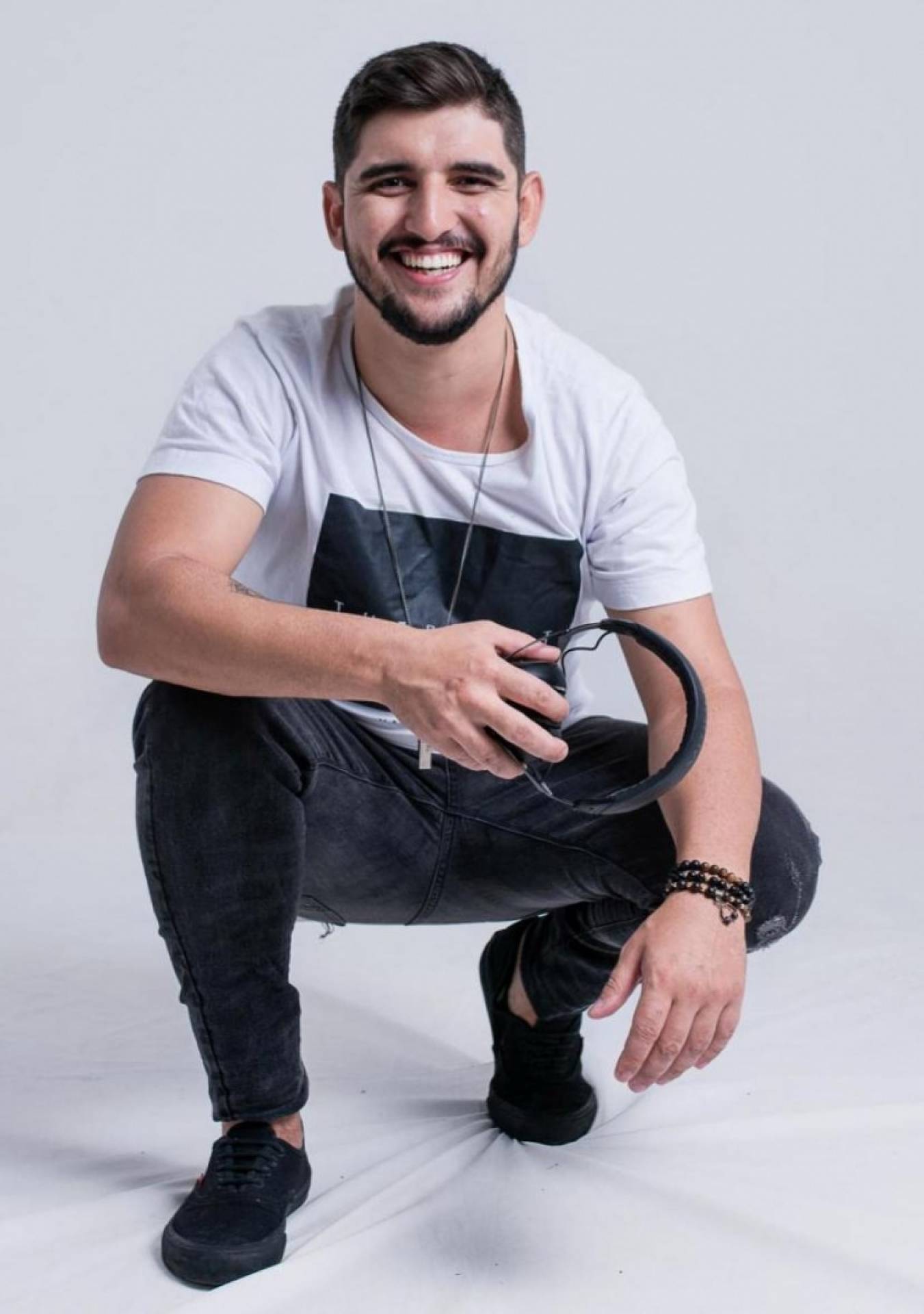 O Dj Guilherme Monteiro tocará em festa da virada que acontece na Mansão Solar do Alto, em Santa Teresa