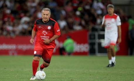 Jogo das Estrelas de Zico terá homenagem a Pelé e Roberto Dinamite