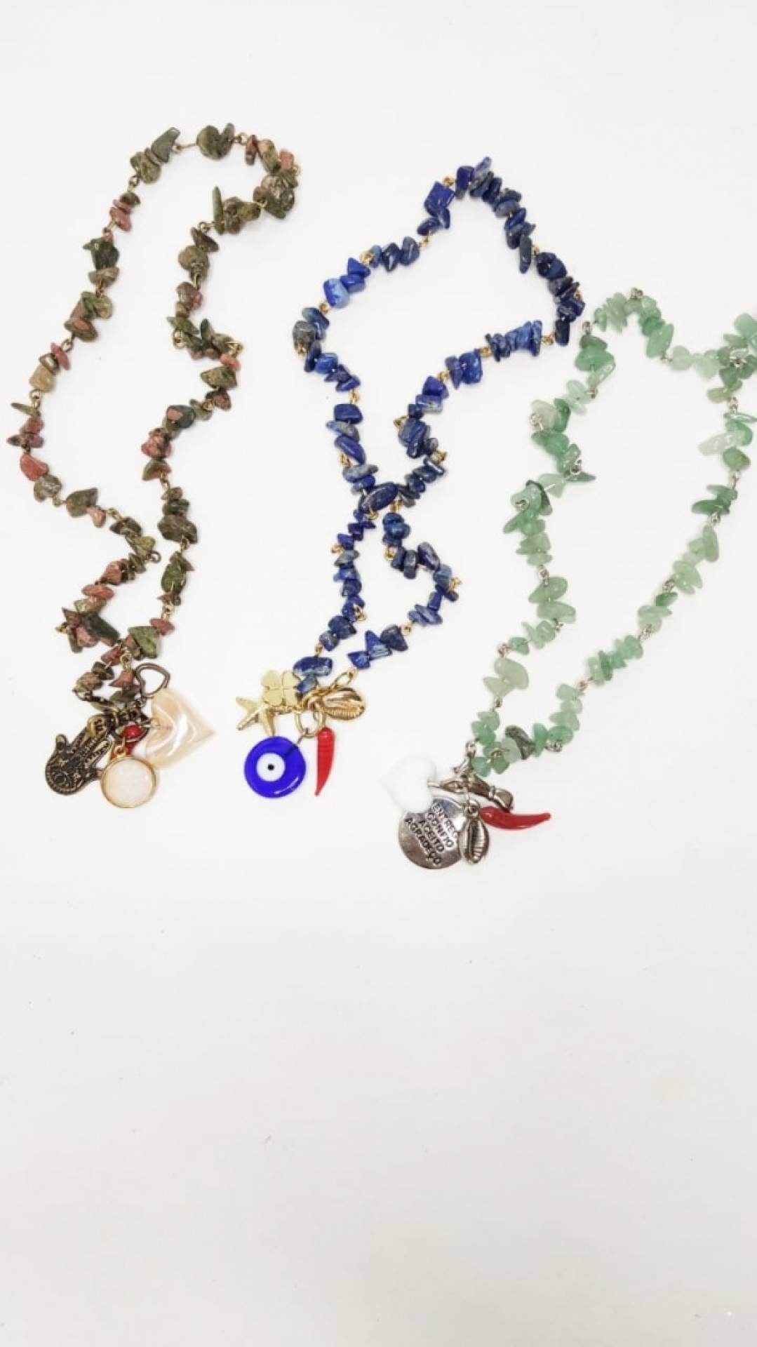 Para o fim de ano, três opções de colares que, além de estilosos, transmitem boas energias - Divulgação