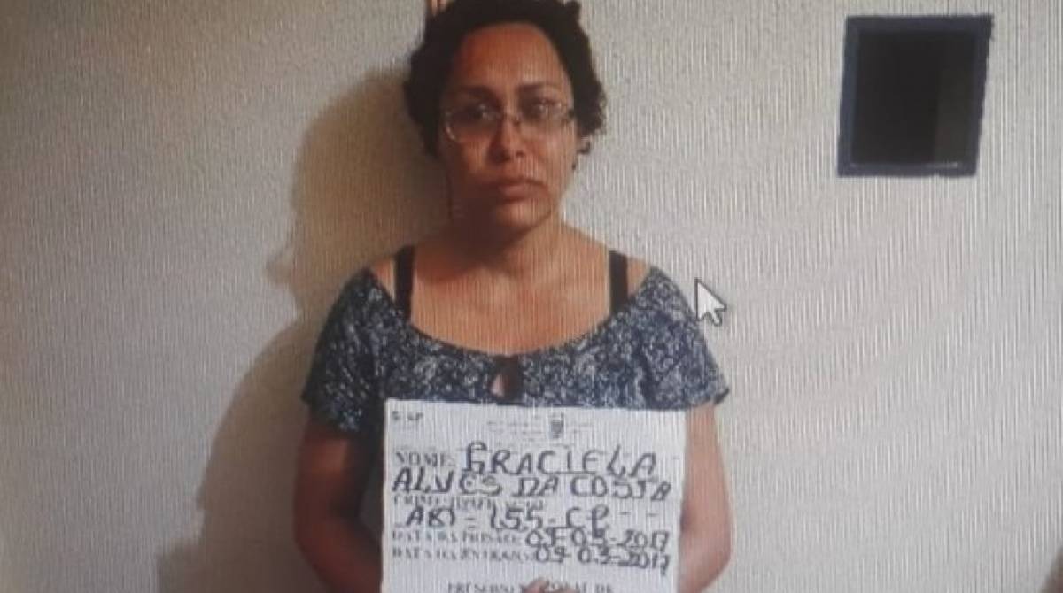 Mulher foi presa enquanto andava pela rua  - Polícia Militar de Goiás / Divulgação