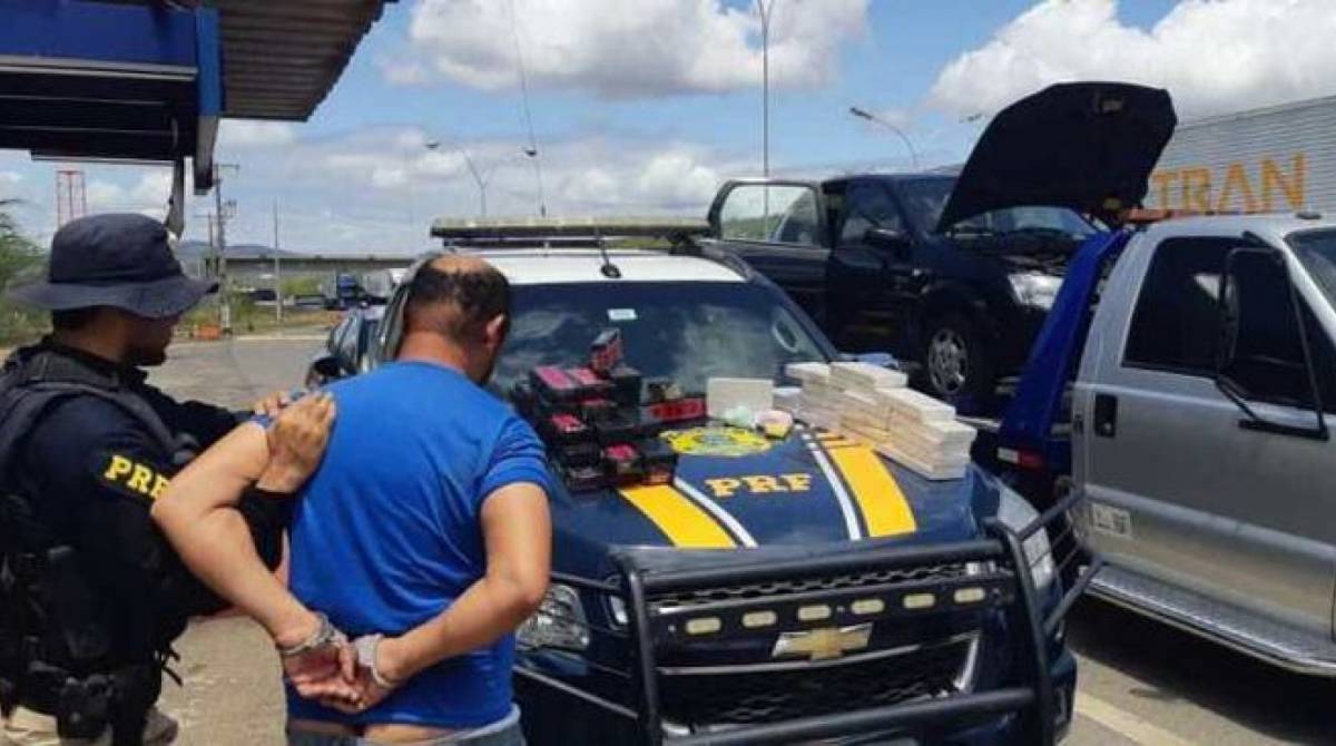 A droga foi apreendida e o motorista preso. Ele foi conduzido para a Delegacia da Polícia Civil, em Jequié (BA) - Polícia Rodoviária Federal / Divulgação