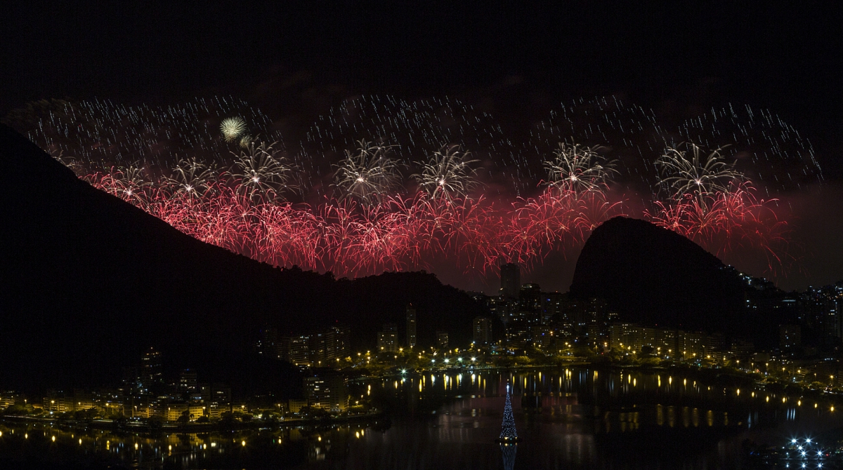 01 01 2020 - Queima de fogos da praia de Copacabana - Local foto: Vista Chinesa. Foto: Daniel Castelo Branco / Agencia O Dia
