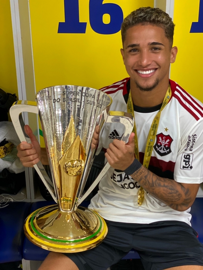 Luís Gustavo foi campeão da Supercopa