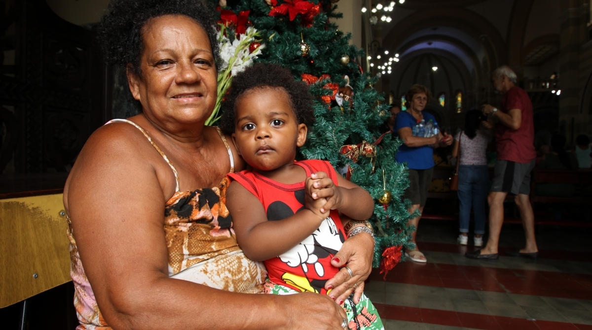 Ângela Maria levou o neto para agradecer gravidez da filha - Estefan Radovicz / Agencia O Dia