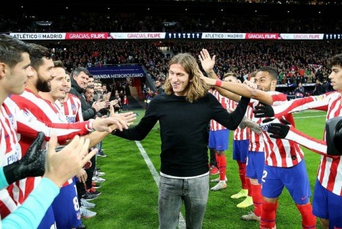 Filipe Luís é homenageado pelo Atlético de Madrid