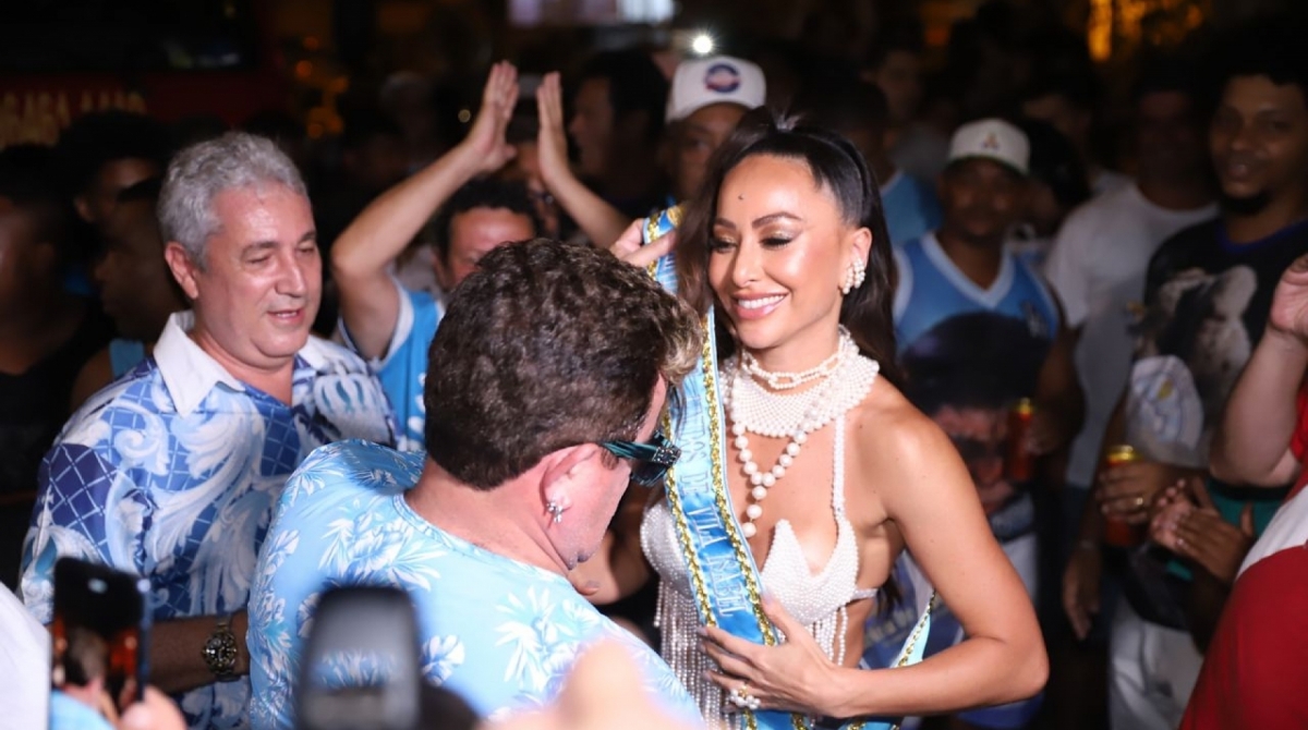 Sabrina Sato no ensaio de rua da Unidos de  Vila Isabel