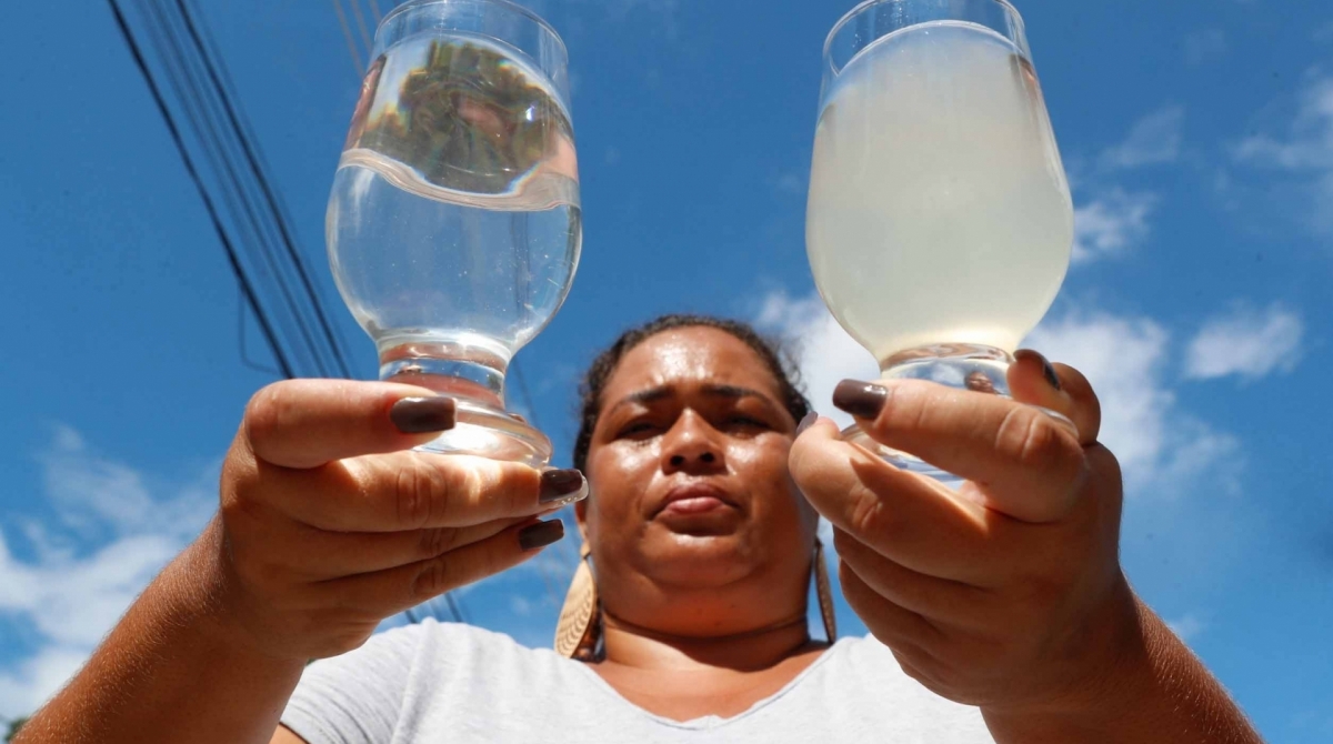Moradores relataram mal cheiro, mal gosto e coloração barrenta - Gilvan de Souza 