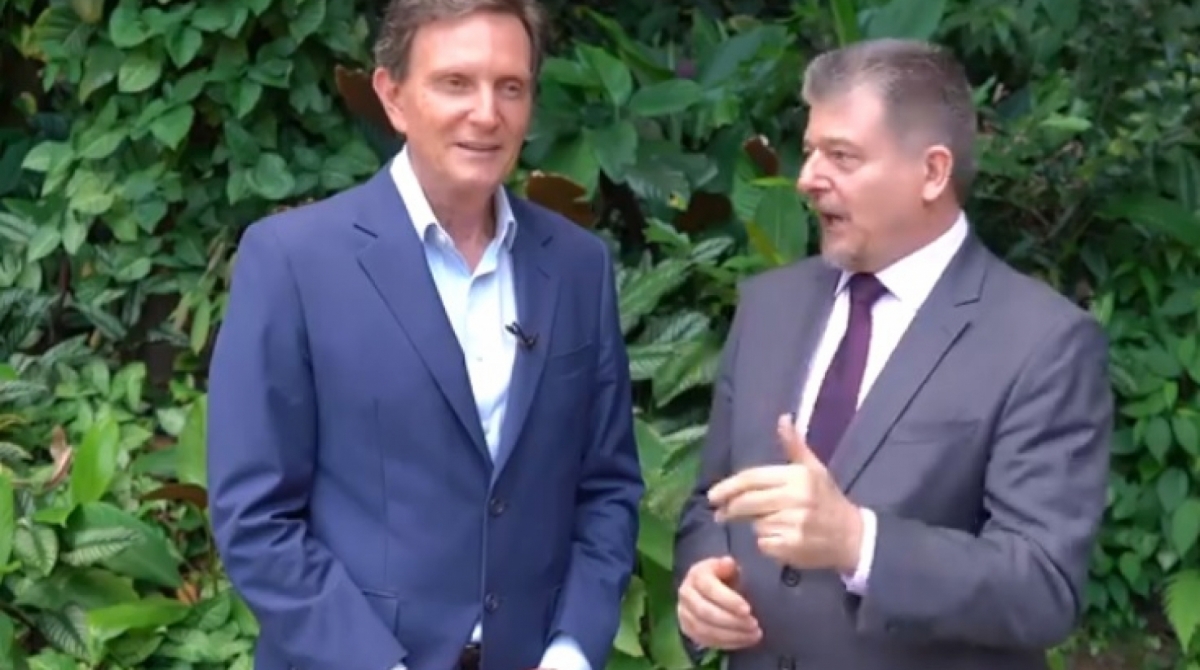 Crivella e o secretário de Fazenda, Cesar Barbiero, anunciaram, na 2ª feira, o pagamento antecipado para servidores ativos  - Reprodução