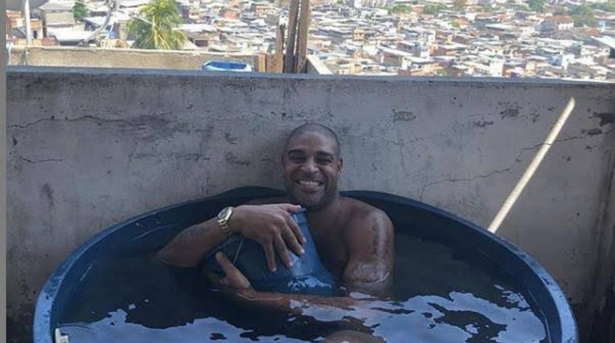 Até o Imperador aprovou a moda da caixa d'água - Divulgação