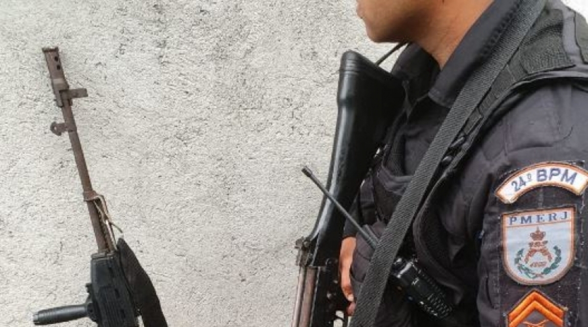 PM apreendeu fuzil em Queimados - Reprodução / Twitter