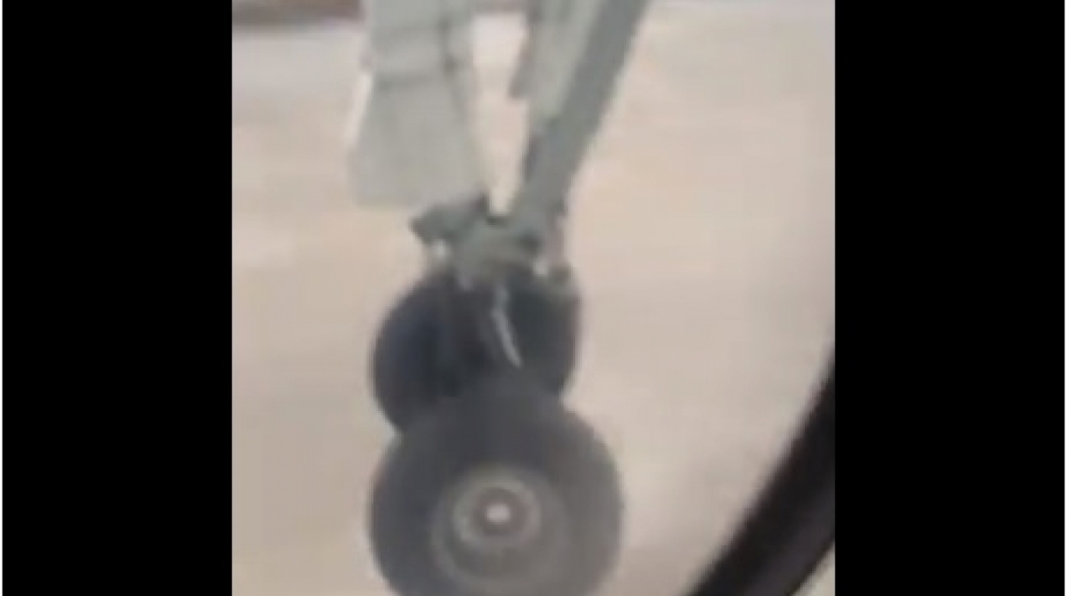 Pneu se solta de avião durante decolagem no Canadá - Reprodução