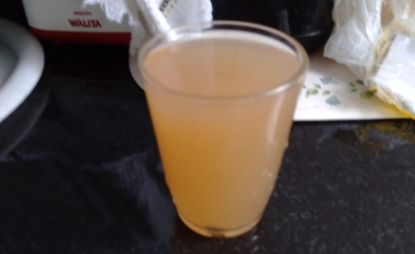 Moradores de bairro na Zona Norte reclamam de água turva e barrenta chegando às torneiras