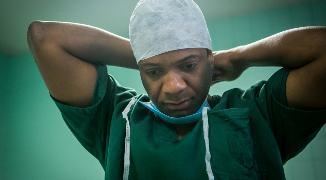 Marcelo Batista nos bastidores de 'Sob Pressão'