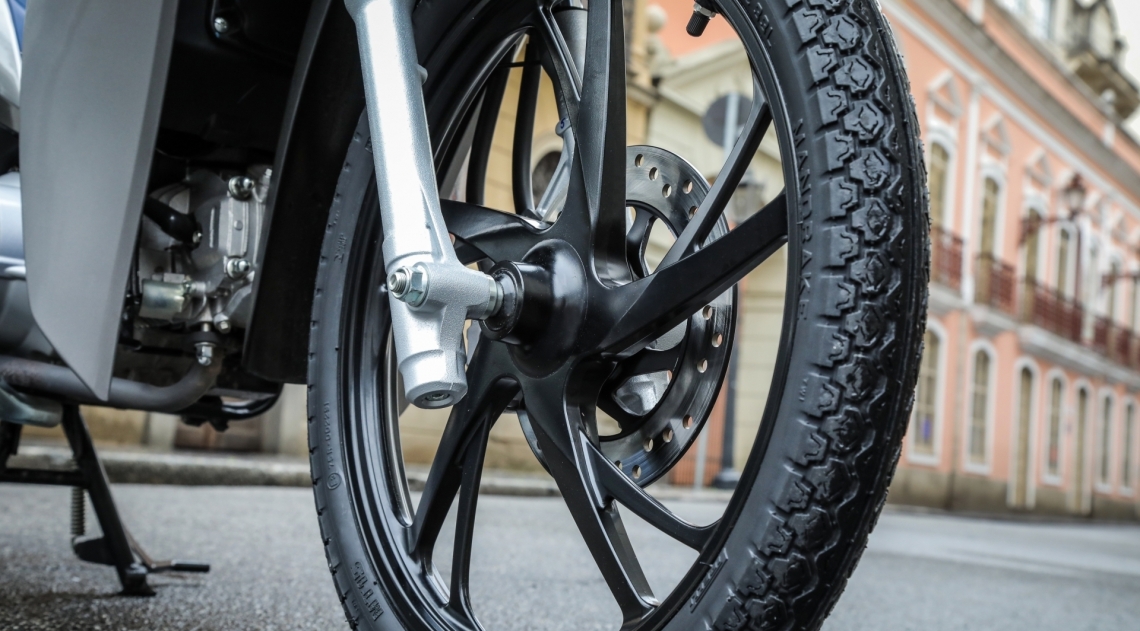 Roda com design diferente é destaque da linha 2020 da Biz 125