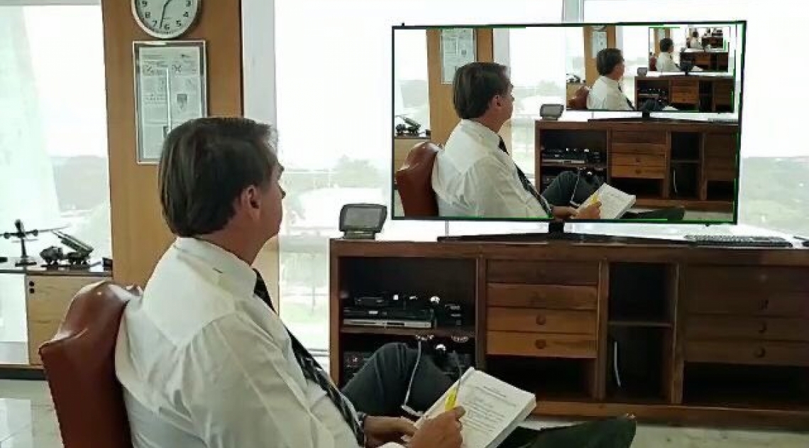 Usuários de redes sociais fizeram memes após a live de Bolsonaro