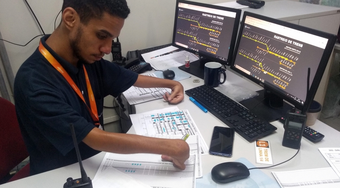 Jeova Reynann, de 26 anos, trabalha há 5 anos no MetrôRio e se diz satisfeito com ambiente para PcDs - Divulgação 