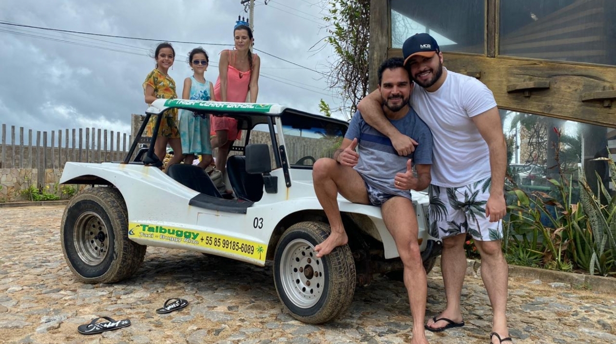 Luciano curte férias com a mulher Flávia Fonseca e os filhos, Nathan e as gêmeas Helena e Isabella - Reprodução de internet