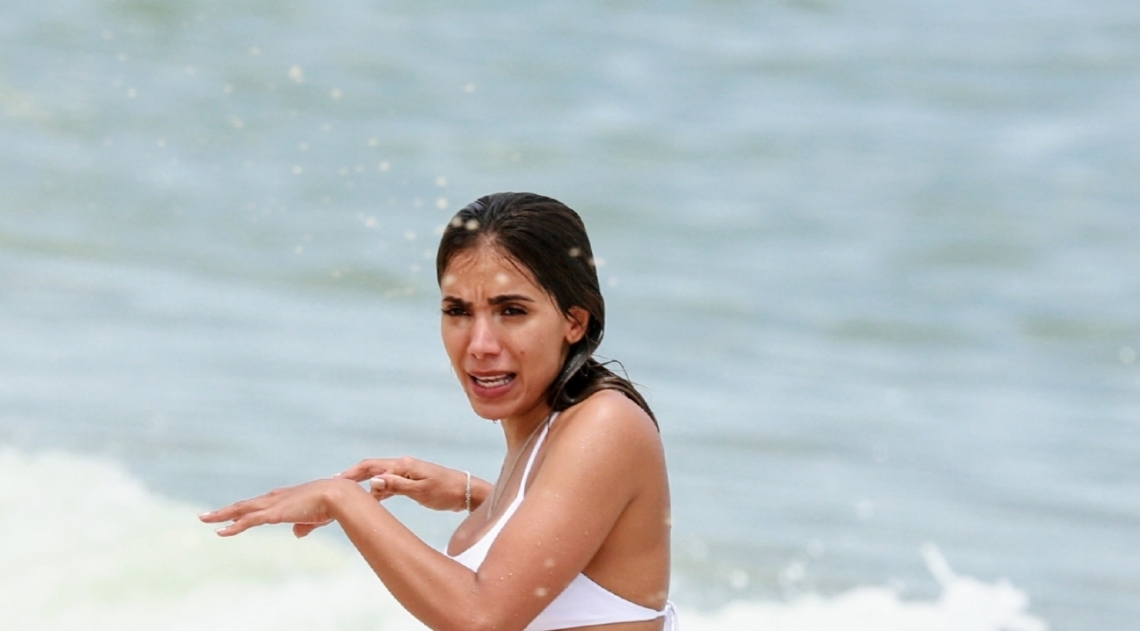 Anitta na Praia da Barra da Tijuca