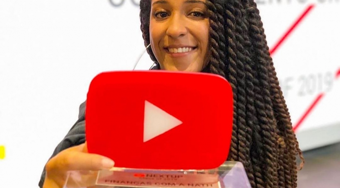 Nath Rodrigues, de 21 anos, criadora do canal 'Finanças com a Nath'