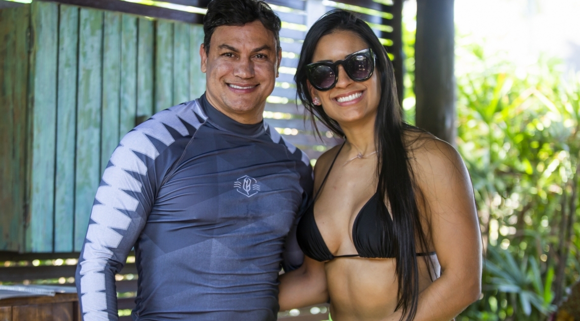 Popó curte o Beach Park ao lado da mulher, a nutricionista, Emilene Juarez - Igor de Melo