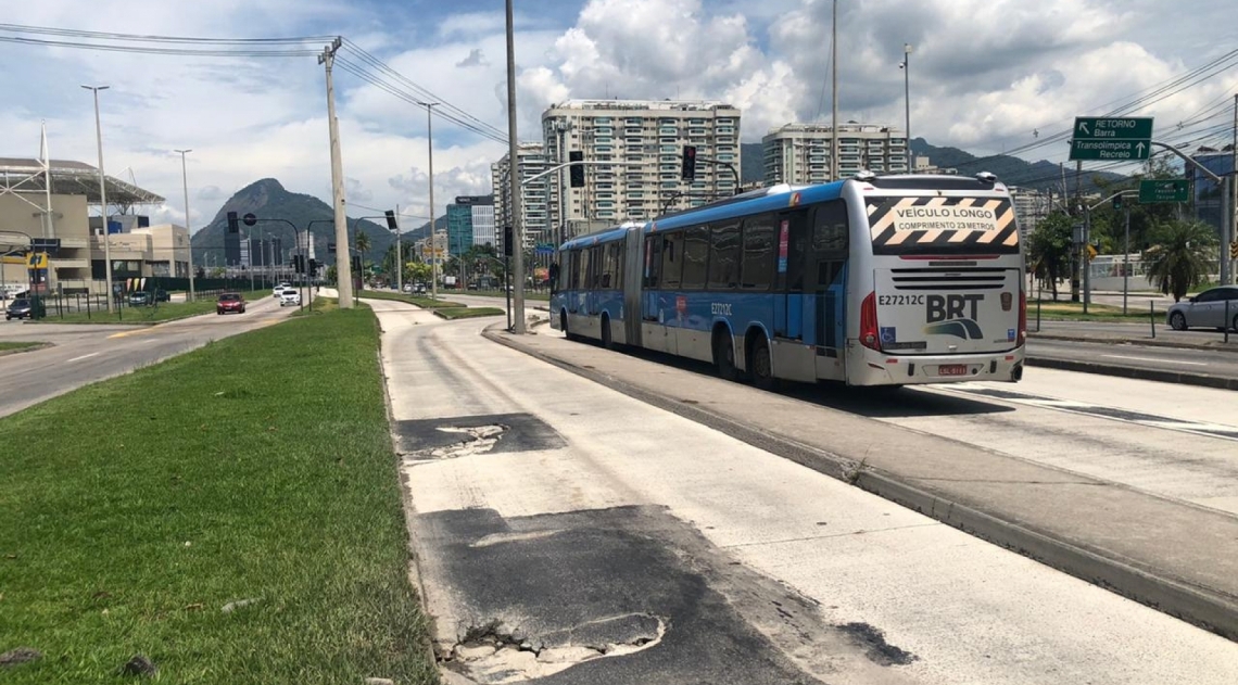 Buraco próximo da Estação Rio 2 - Divulgação