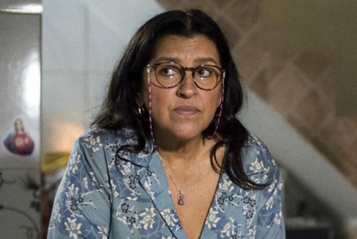 Lurdes (Regina Casé) em Amor de Mãe - Divulgação