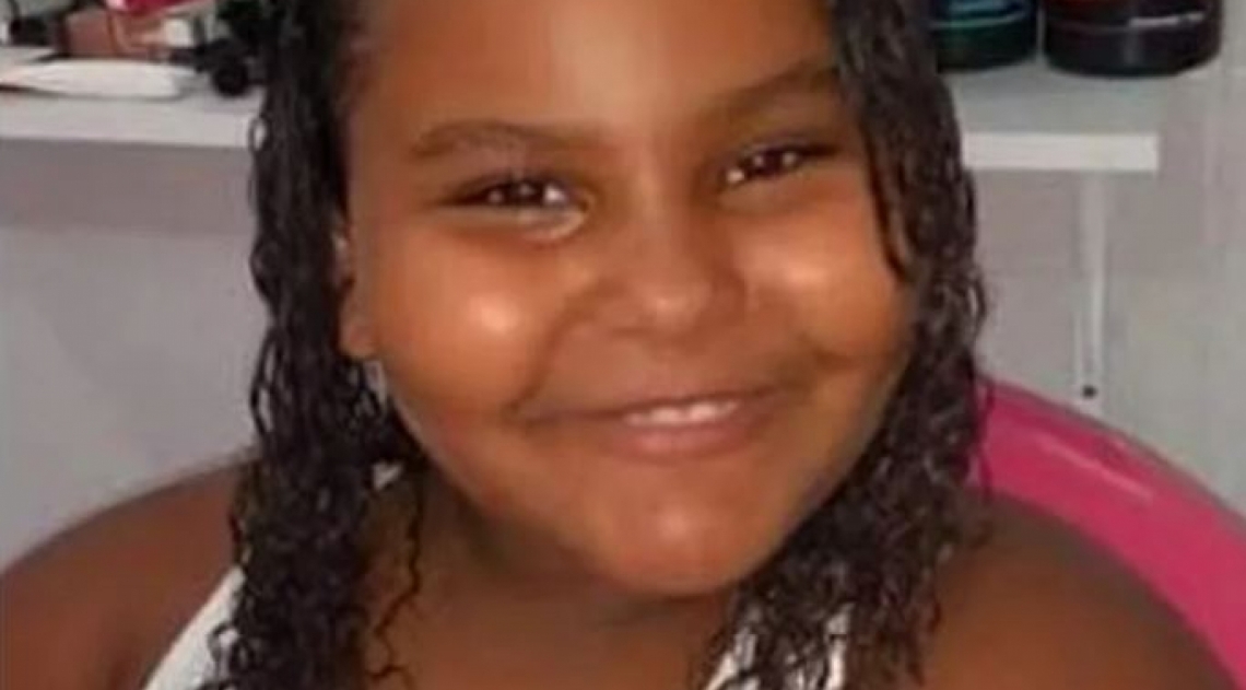 Menina De 8 Anos Morre Vítima De Bala Perdida No Sofá De Casa Em Belford Roxo Rio De Janeiro