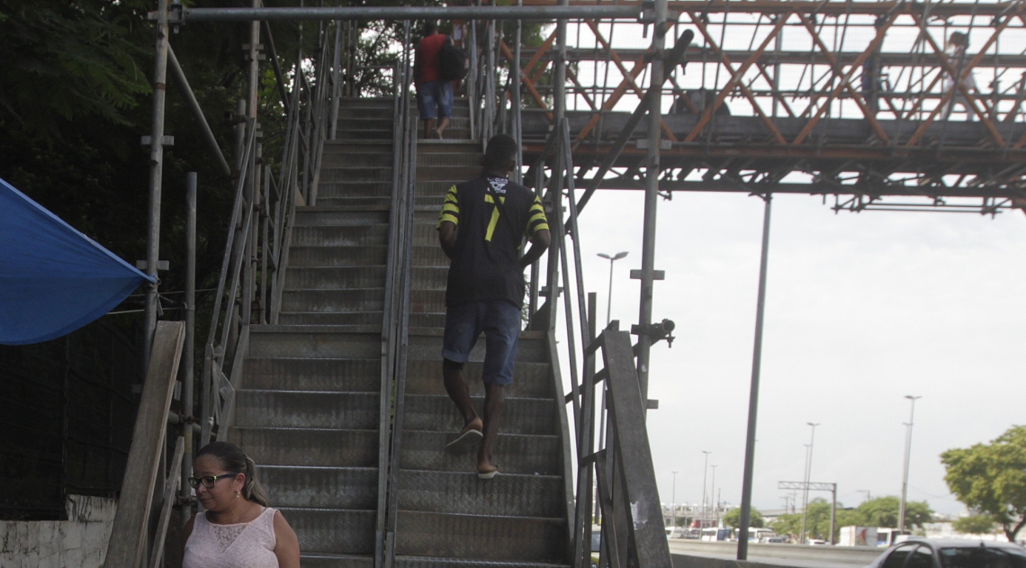 Rio,10/01/2020 - AVENIDA BRASIL- Obras na Avenida Brasil. na foto, Maria do Socorro .Foto: Cleber Mendes/Agência O Dia