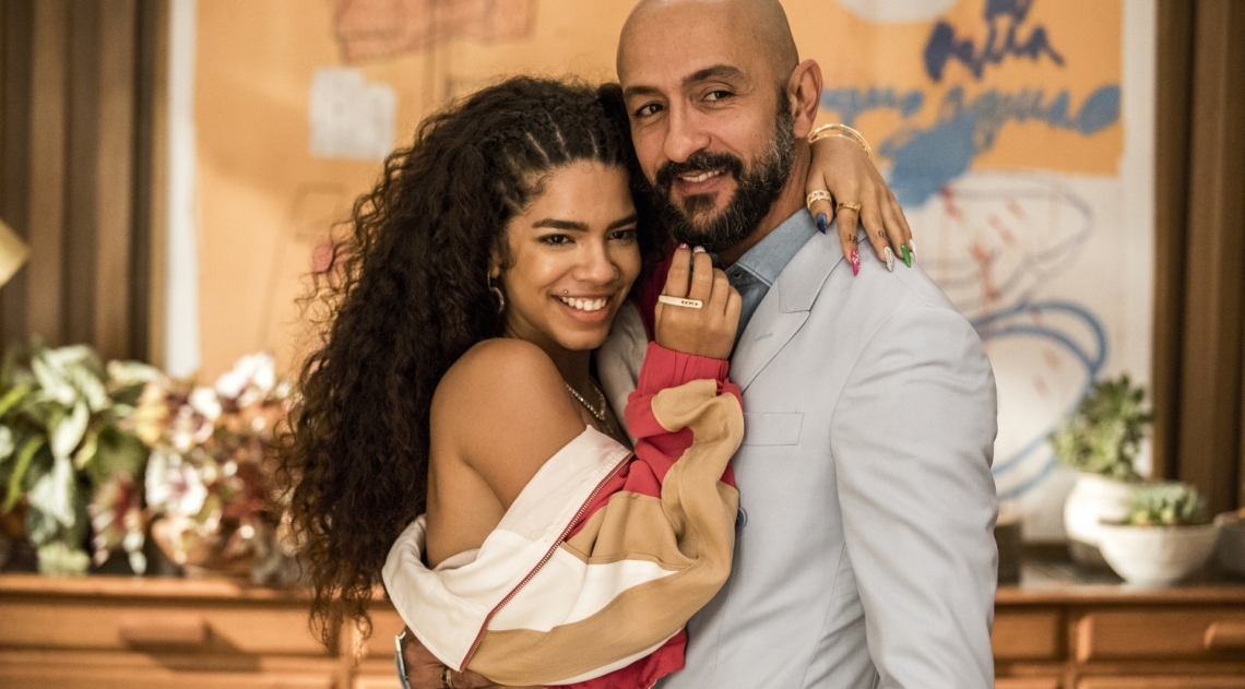 Álvaro (Irandhir Santos) e Verena (Maria) em 'Amor de Mãe', da Globo