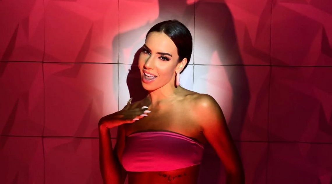 Gia, nome artístico de Gabbi Chultz, lança novo single