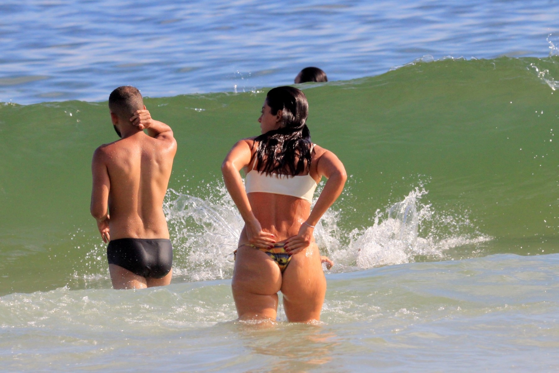 Carol Castro curte dia de sol em praia da Zona Sul do Rio - Ag. News