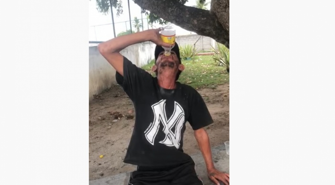 Catador morreu após ingerir bebida - Reprodução Youtube