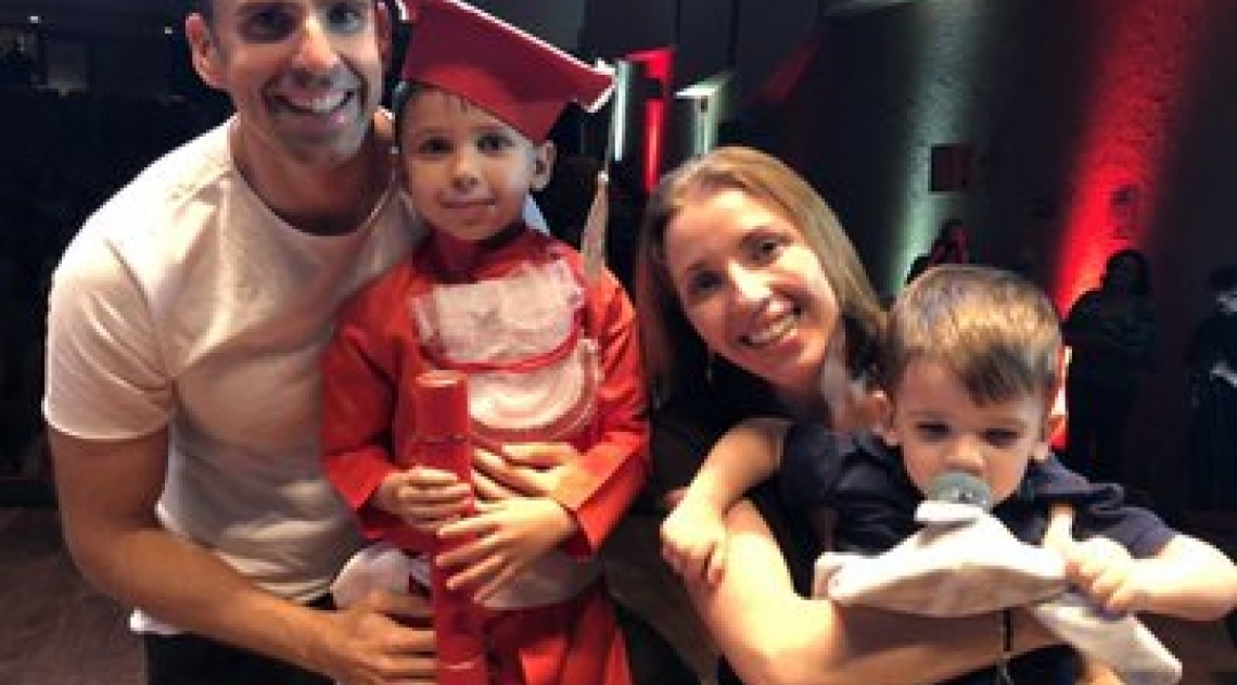 Mendel Bydlowski com o filho Arthur, que faleceu na última sexta-feira, e a família - Reprodução