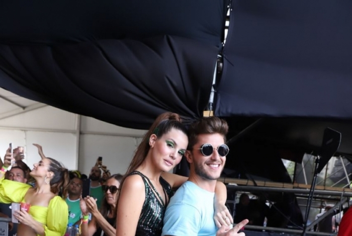 Camila Queiroz e Klebber Toledo - Agnews