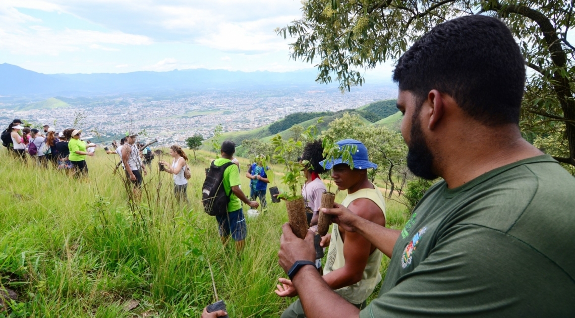 Ação de reflorestamento promovida pela SEMADETUR