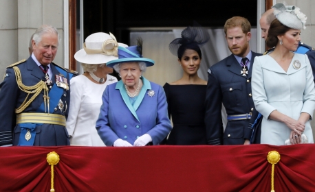 Na foto de 10 de julho de 2018, a rainha Elizabeth II da Grã-Bretanha, Meghan, o príncipe Harry da Grã-Bretanha, na varanda do Palácio de Buckingham, em Londres - AFP