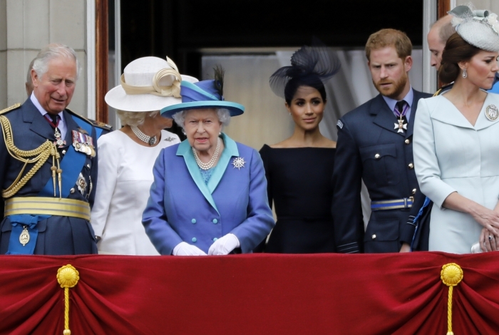 Na foto de 10 de julho de 2018, a rainha Elizabeth II da Grã-Bretanha, Meghan, o príncipe Harry da Grã-Bretanha, na varanda do Palácio de Buckingham, em Londres - AFP