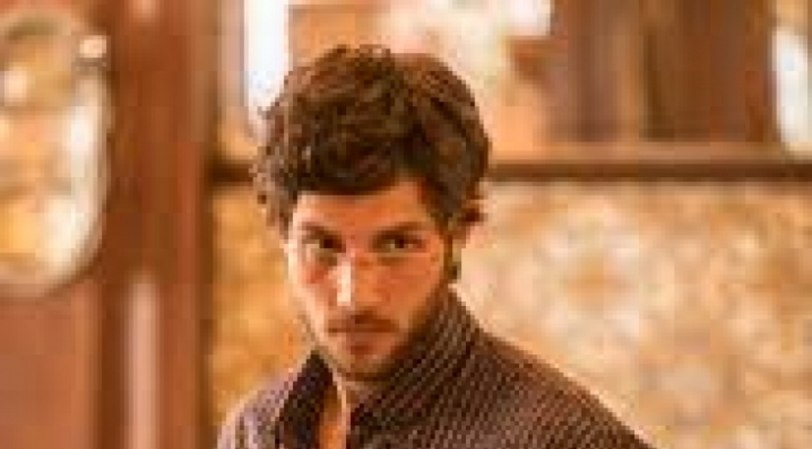 Danilo (Chay Suede) em Amor de Mãe