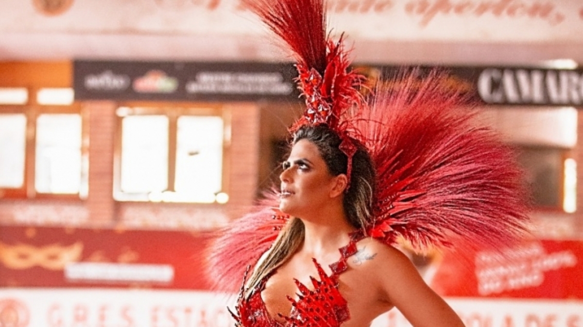 Rainha de bateria da Estácio Jaqueline Maia