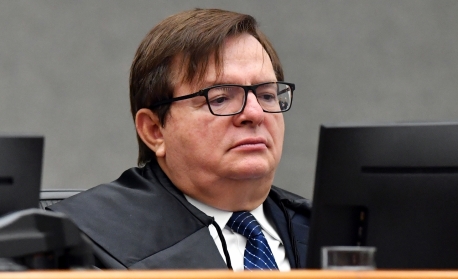 Herman Benjamin cita 'avalanche de processos' ao tomar posse na presidência do STJ