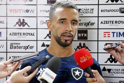 Botafogo se aproxima de vender Caio Alexandre